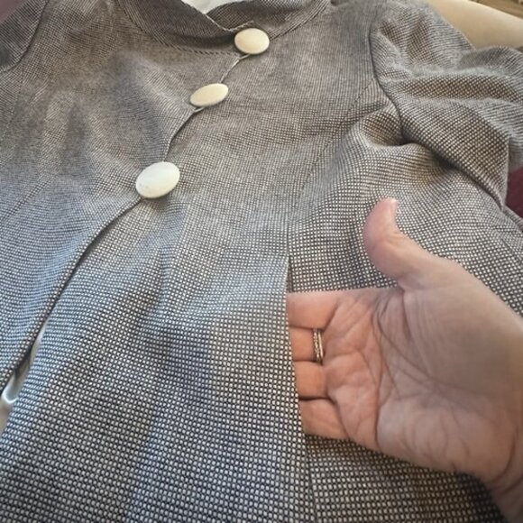 Armani Collezione Vintage Black/White Cropped Blazer Size 16 Asymmetrical Lined - Picture 13 of 13